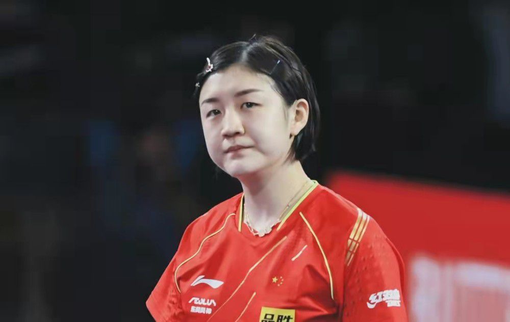 网友按照虞书欣参加《青春有你2》时各种呆萌可爱的画面，给emoji表情加上头发和衣服，每个小表情都神还原。
