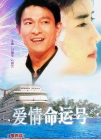 陈伟霆曝复古风时尚大片 动静之间彰显自由心性 2018-04-19 近日陈伟霆出席某品牌活动，曝光一组时尚大片，陈伟霆白色衬衫搭配格纹外套，独具高级感玩转混搭游戏，光影映像碰撞复古梦境，一动一静彰显自由心性。